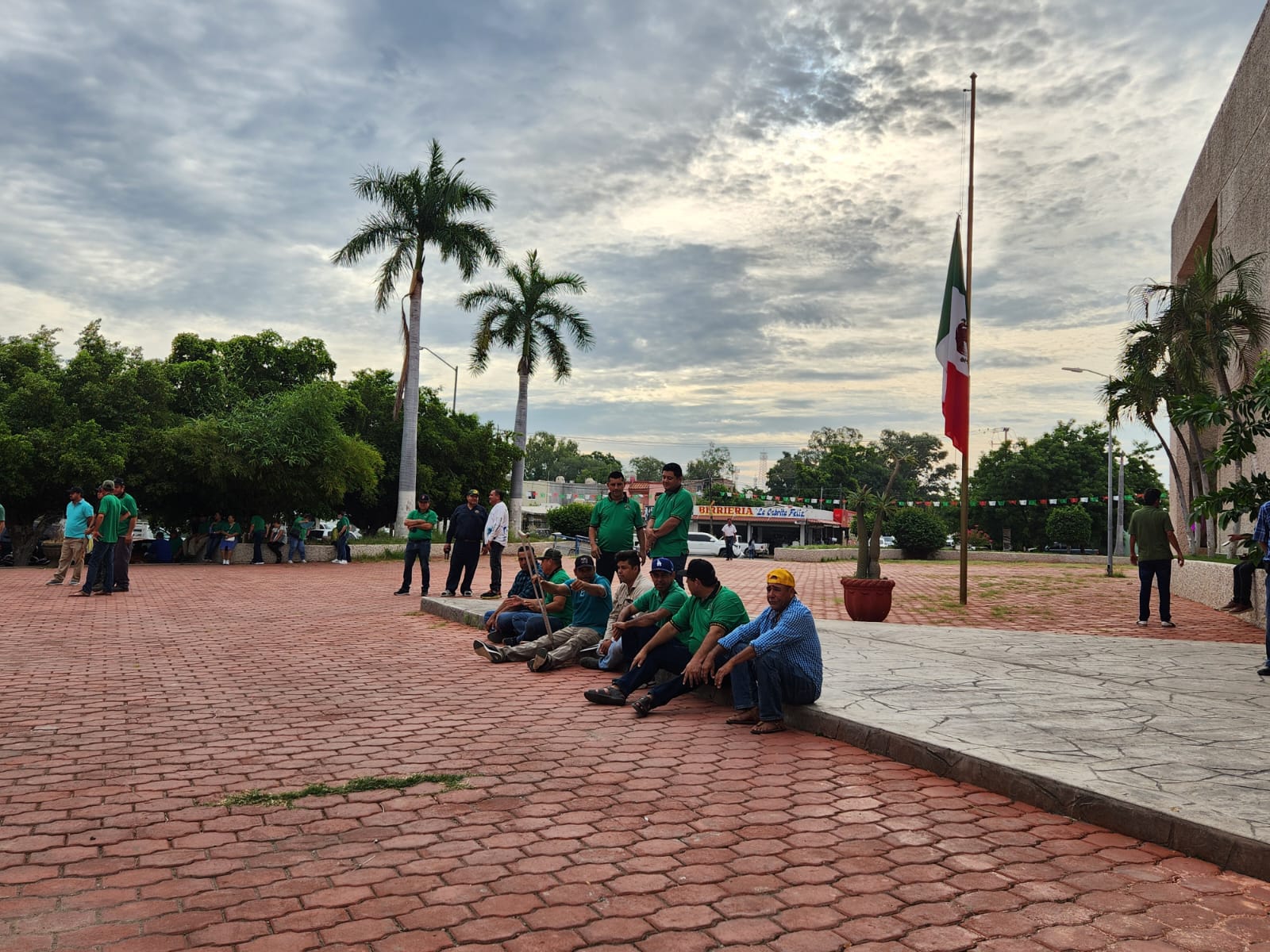 sindicalizados en guasave amanecieron en paro de labores