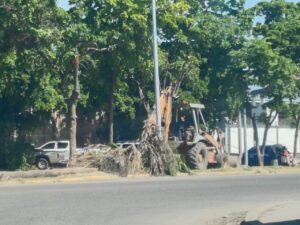 Inicia reparación de socavón en bulevar Centenario, en Los Mochis