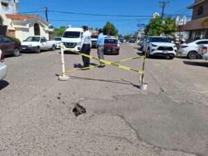 Socavón en Santos Degollado, en el Centro de Los Mochis