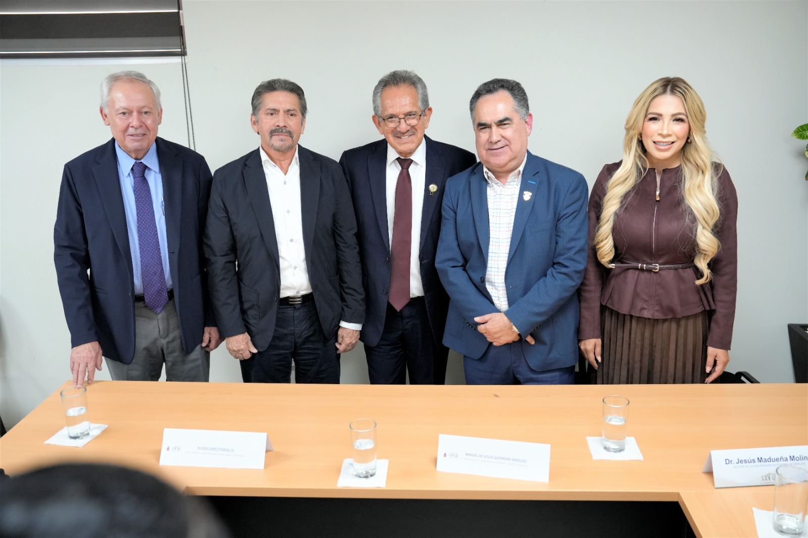 Socializa rector reingieneria a la UAS con diputados
