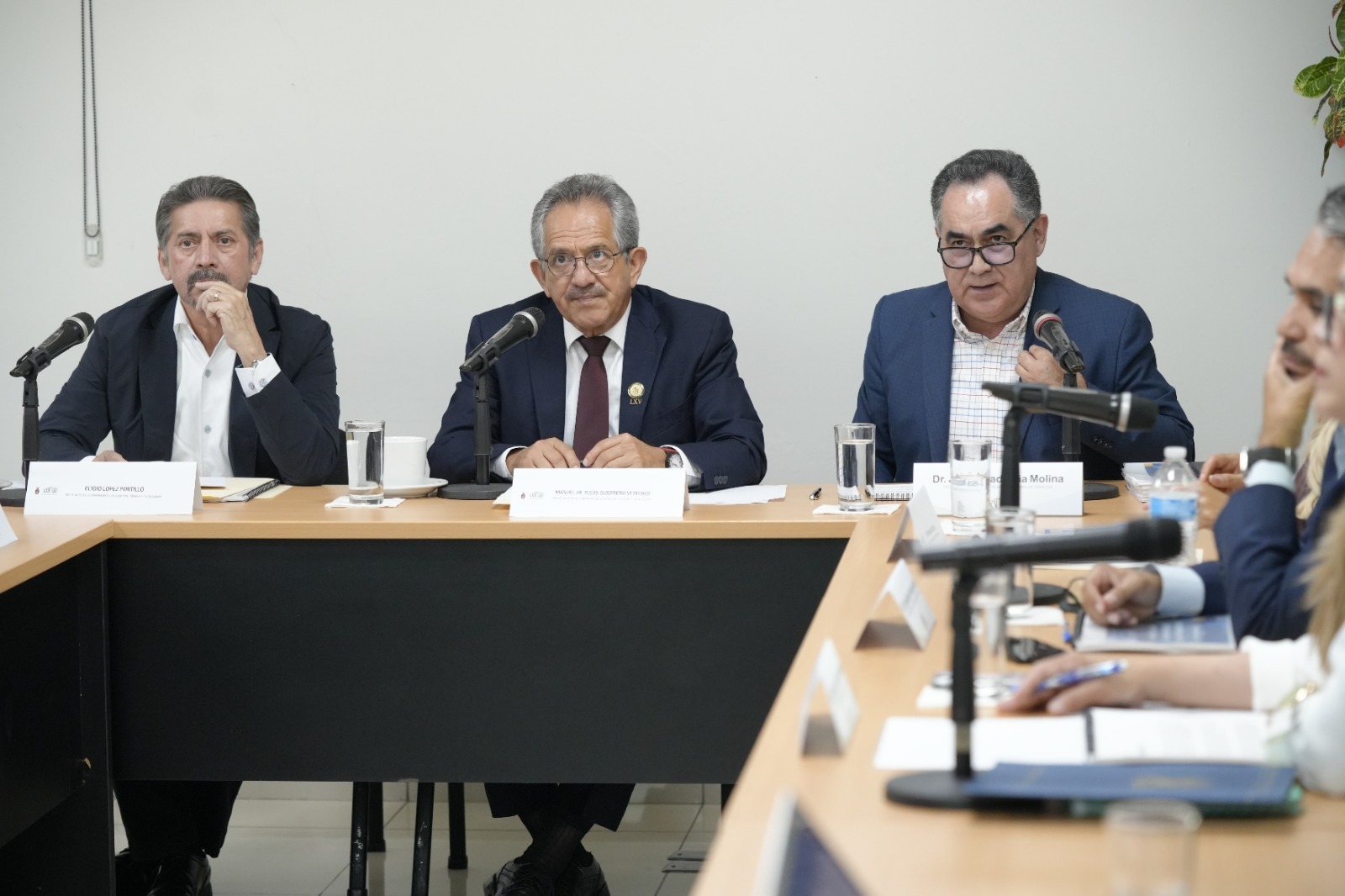 Socializa rector reingieneria a la UAS con diputados