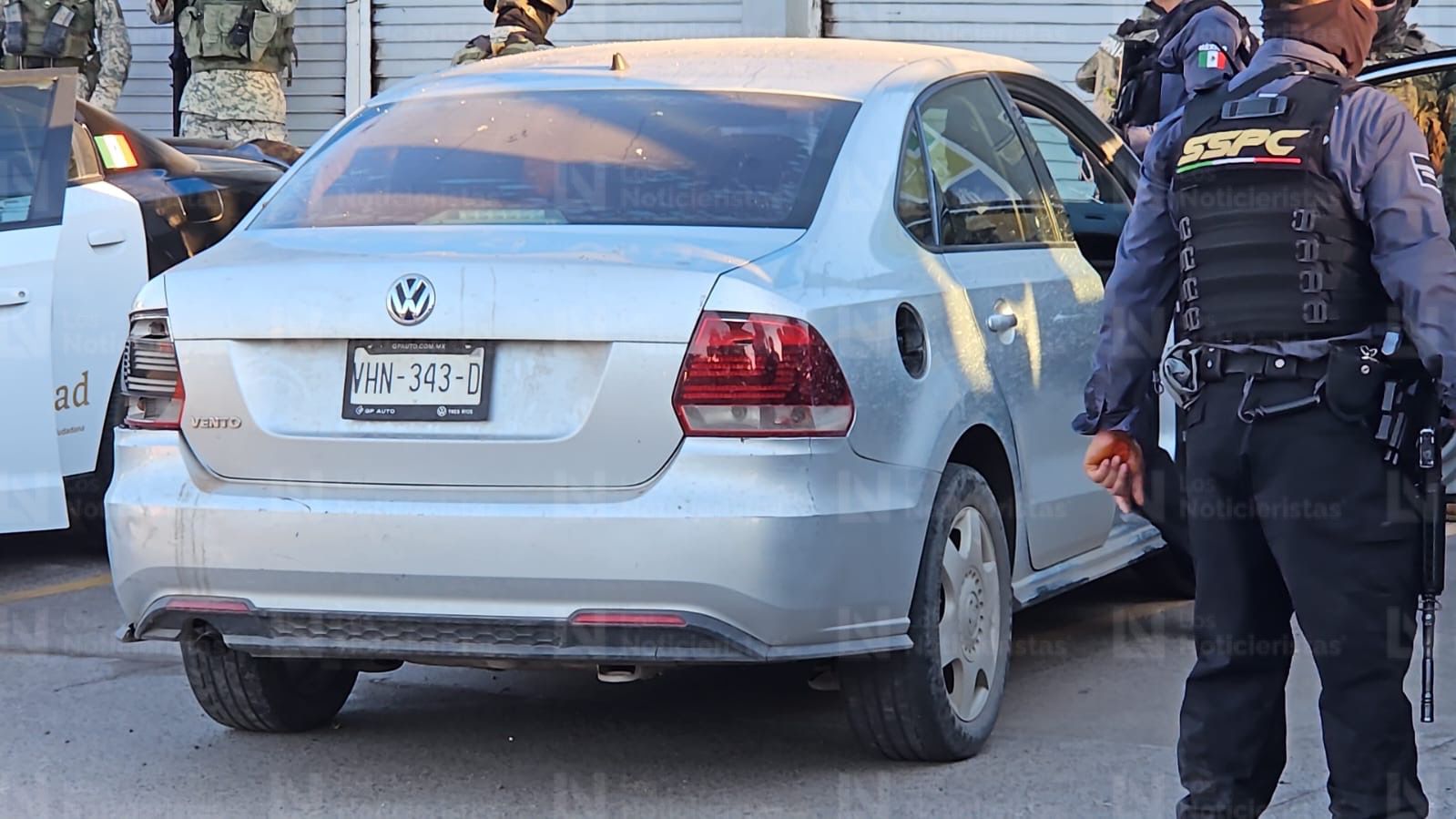 SSPC asegura un auto en el que viajaba un gatillero detenido en Culiacán, Sin.