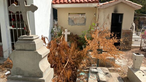 Causa indignación ciudadana el abandono y suciedad en el panteón municipal de Los Mochis, Sinaloa