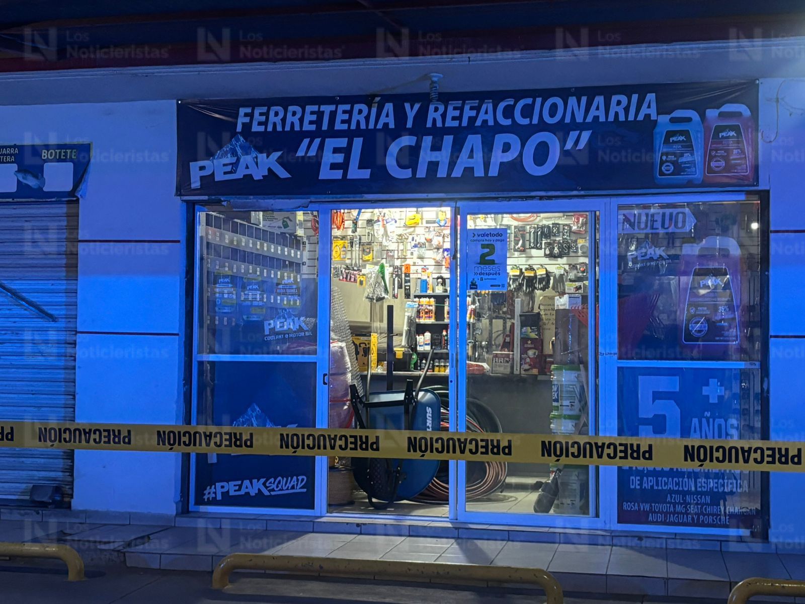 Cinta amarilla en ferretería de Aguaruto, en Culiacán