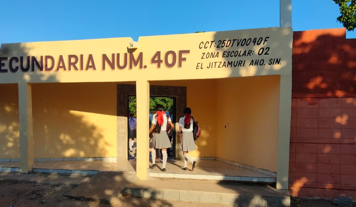 Regresan a clases en escuelas de El Jitzamuri, Ahome