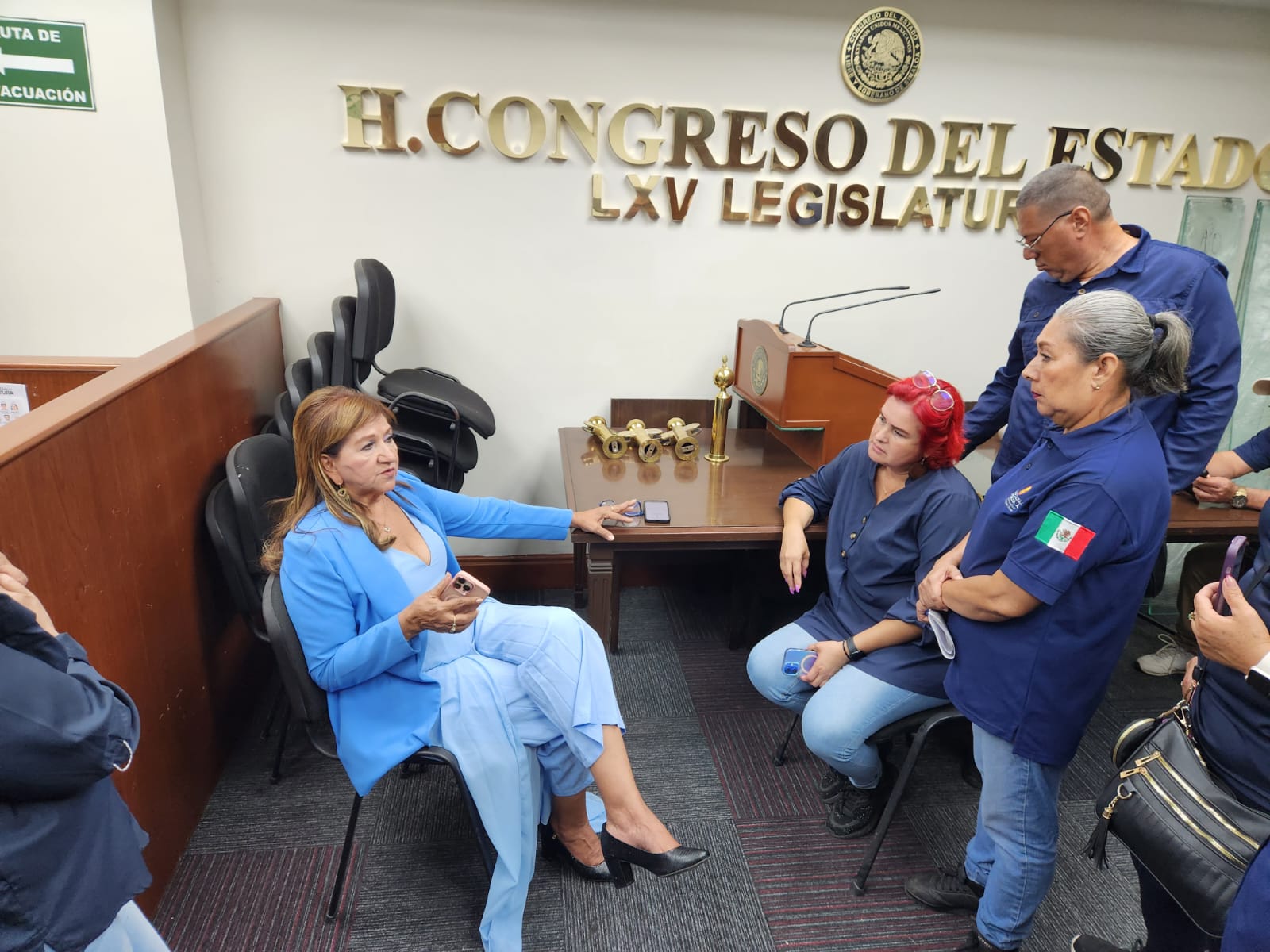 Tere Guerra dialoga con Guerreros Unidos AC, en el Congreso de Sinaloa