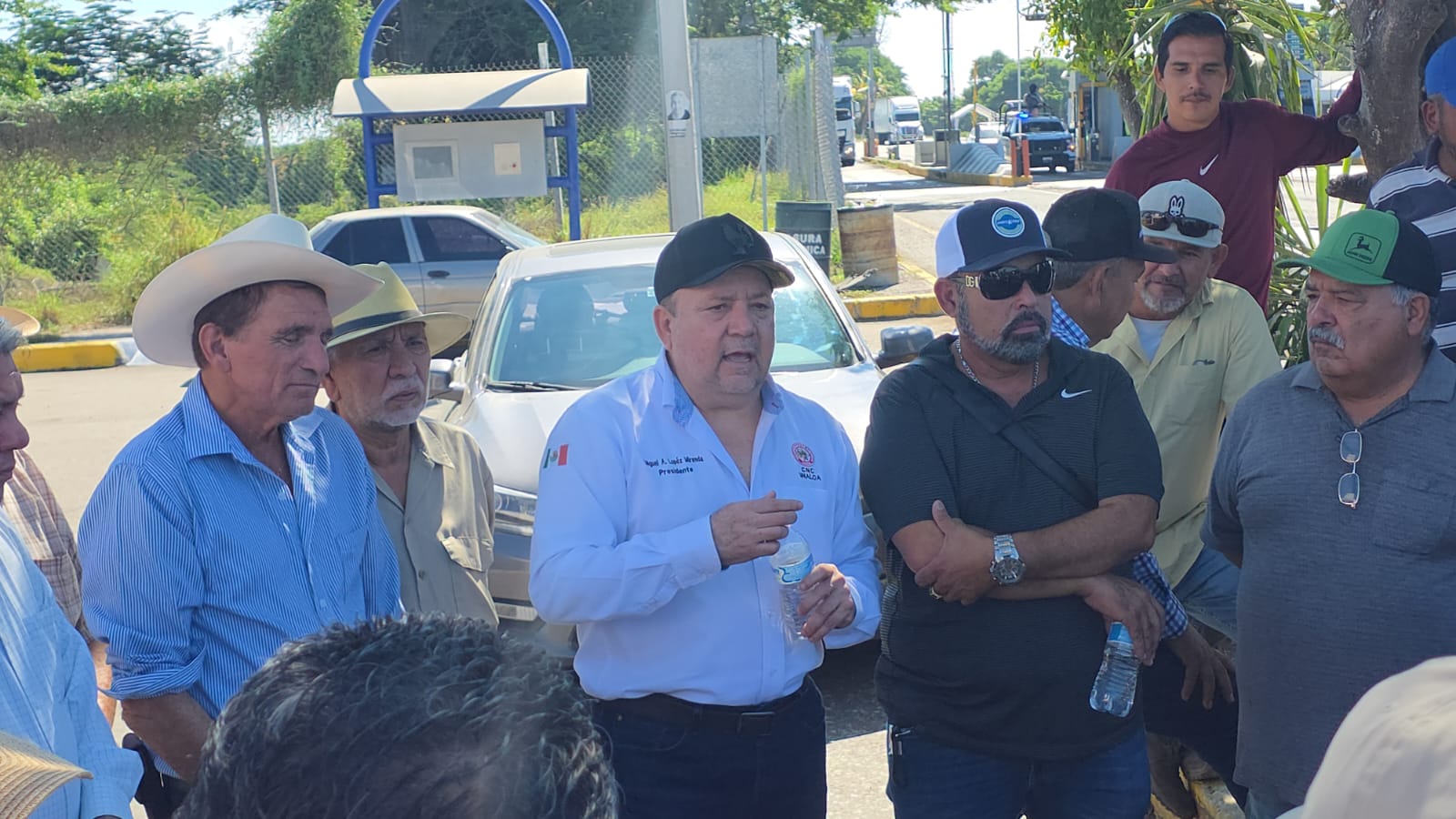 Toma de caseta de cobro por productores en Culiacán, Sinaloa