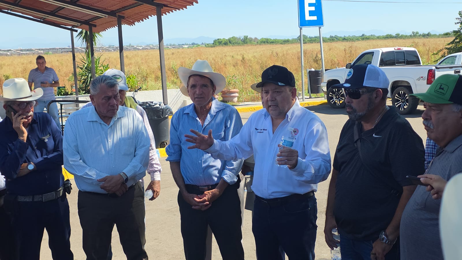 Toma de caseta de cobro por productores en Culiacán, Sinaloa