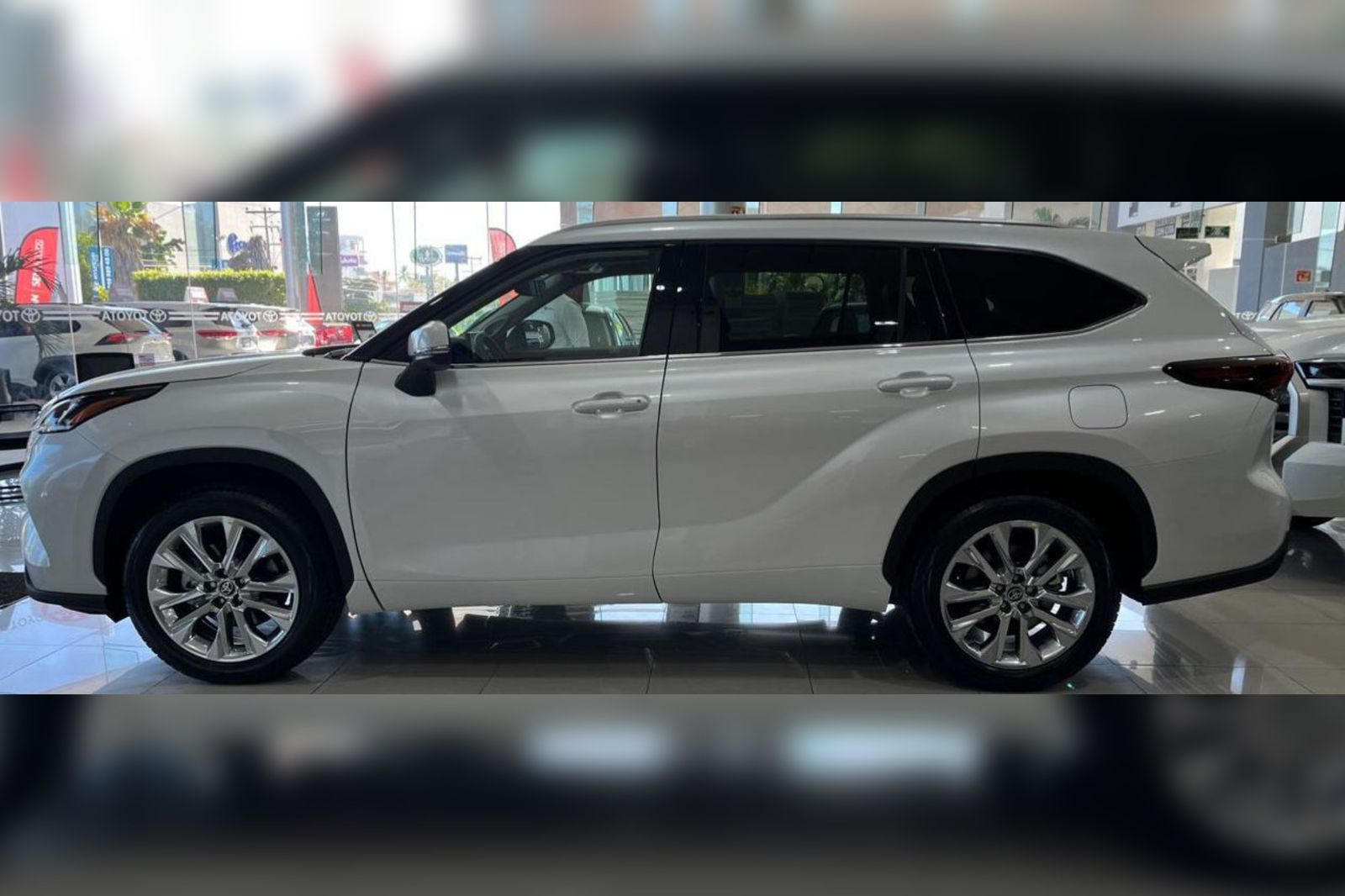 Toyota Highlander blanca
