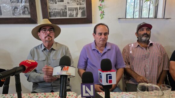 Transportistas advierten con quitar a la fuerza el bloqueo de agricultores en Cuatro Caminos, Guasave: “Es inhumano”, señalan