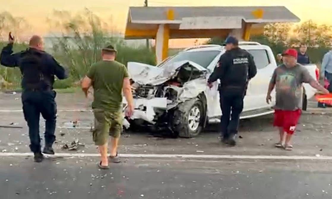 Tres lesionados un fuerte choque tipo carambola sobre la México 15, en Guasave