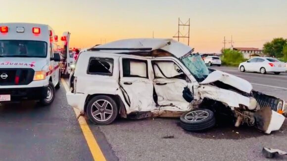 Carambola deja tres personas lesionadas sobre la México 15, en Guasave, Sinaloa