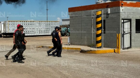Menor de edad, víctima de incendio de pipa con diésel en Los Mochis, Sinaloa, está estable