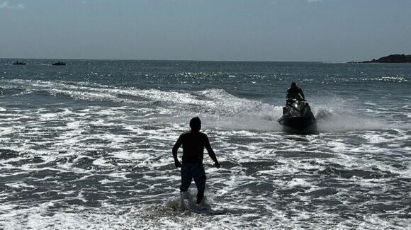 Rescatan a nueve turistas en distintas playas de Mazatlán, Sinaloa