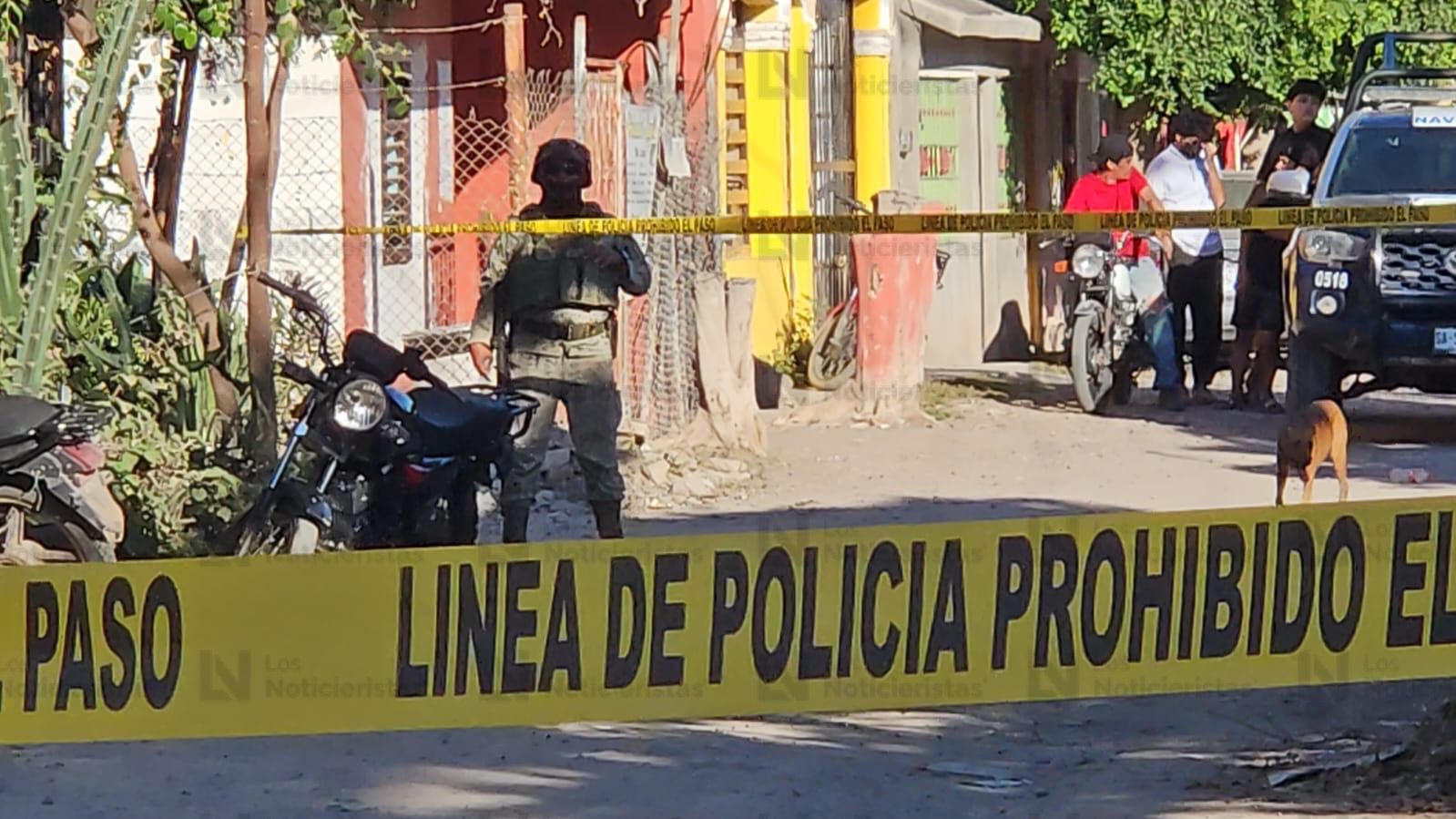 Militar resguarda escena del crimen en Villa Juárez, Navolato