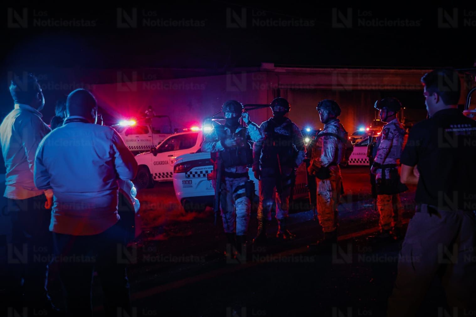Unidad de la Guardia Nacional volcada por la maxipista Culiacán-Mazatlán