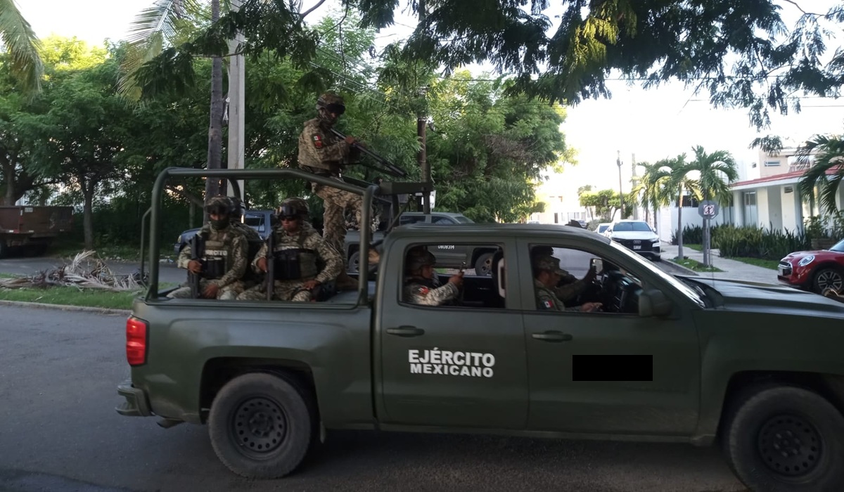 Operativo donde cuatro sujetos fueron detenidos en la Zona Dorada de Mazatlán