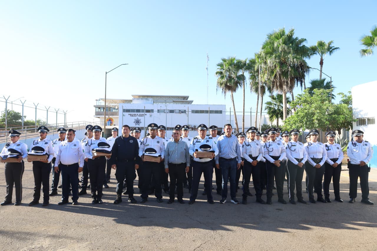 uniforman a agentes de transito en navolato
