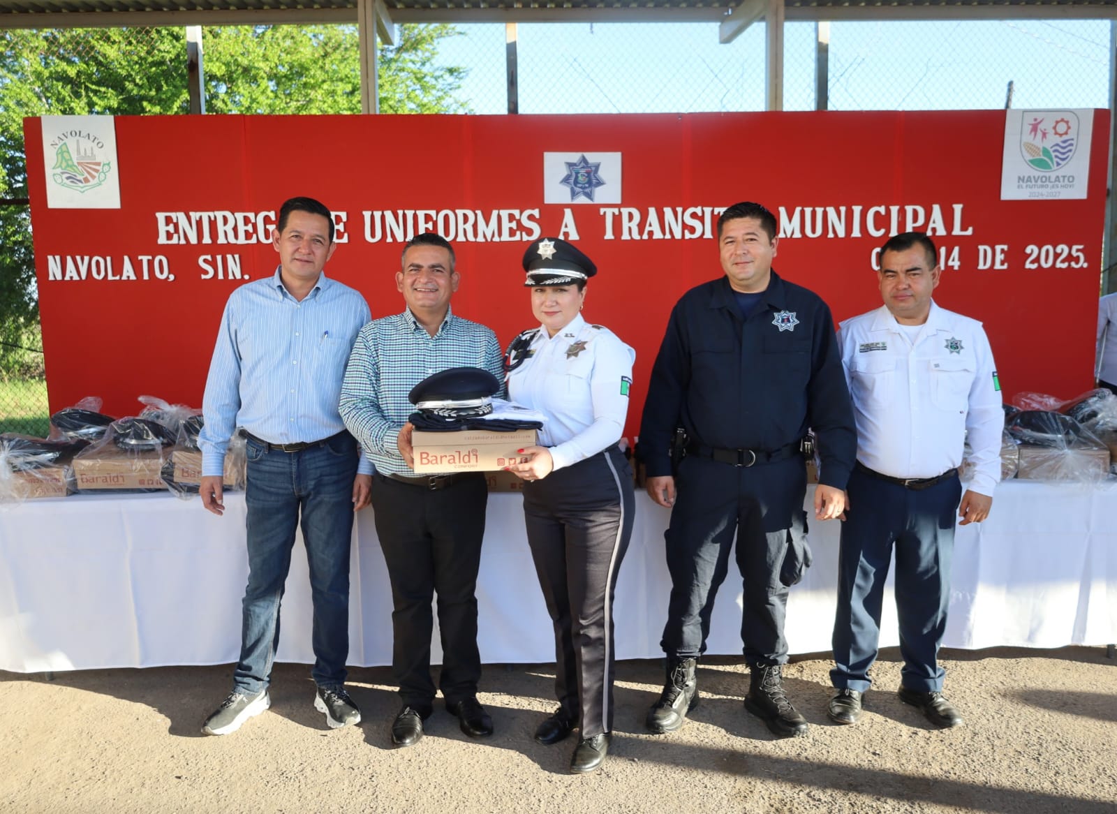 uniforman a agentes de transito en navolato
