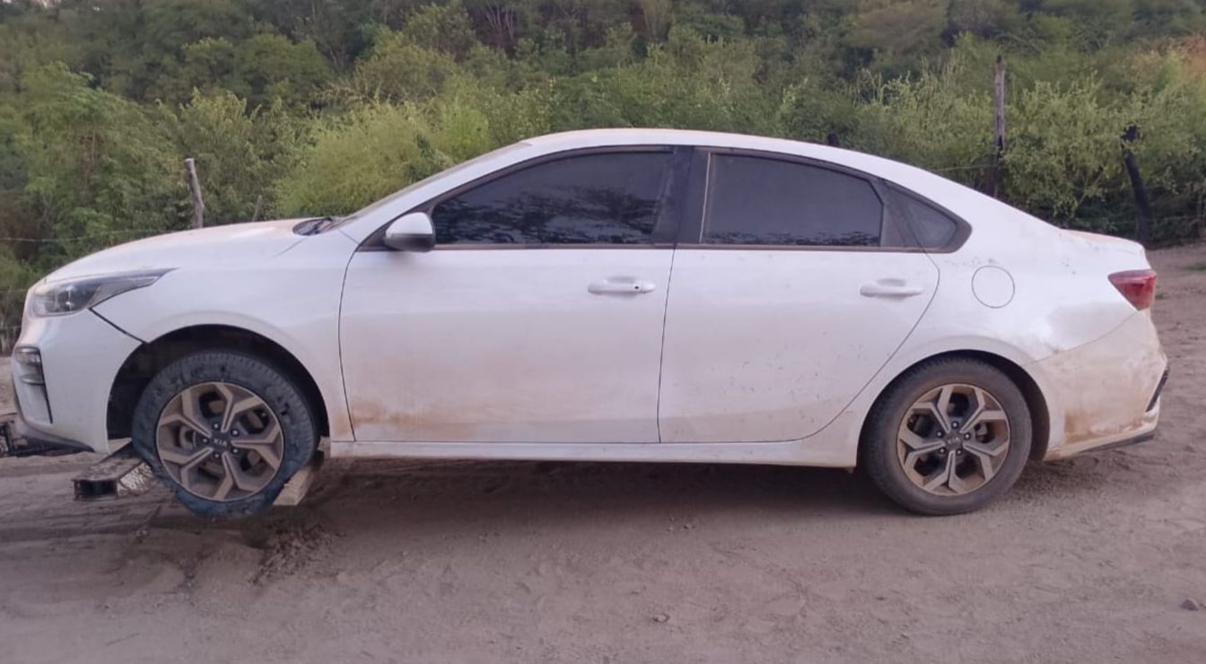 Vehículo asegurado tras operativo en Jesús María, Culiacán, Sin.
