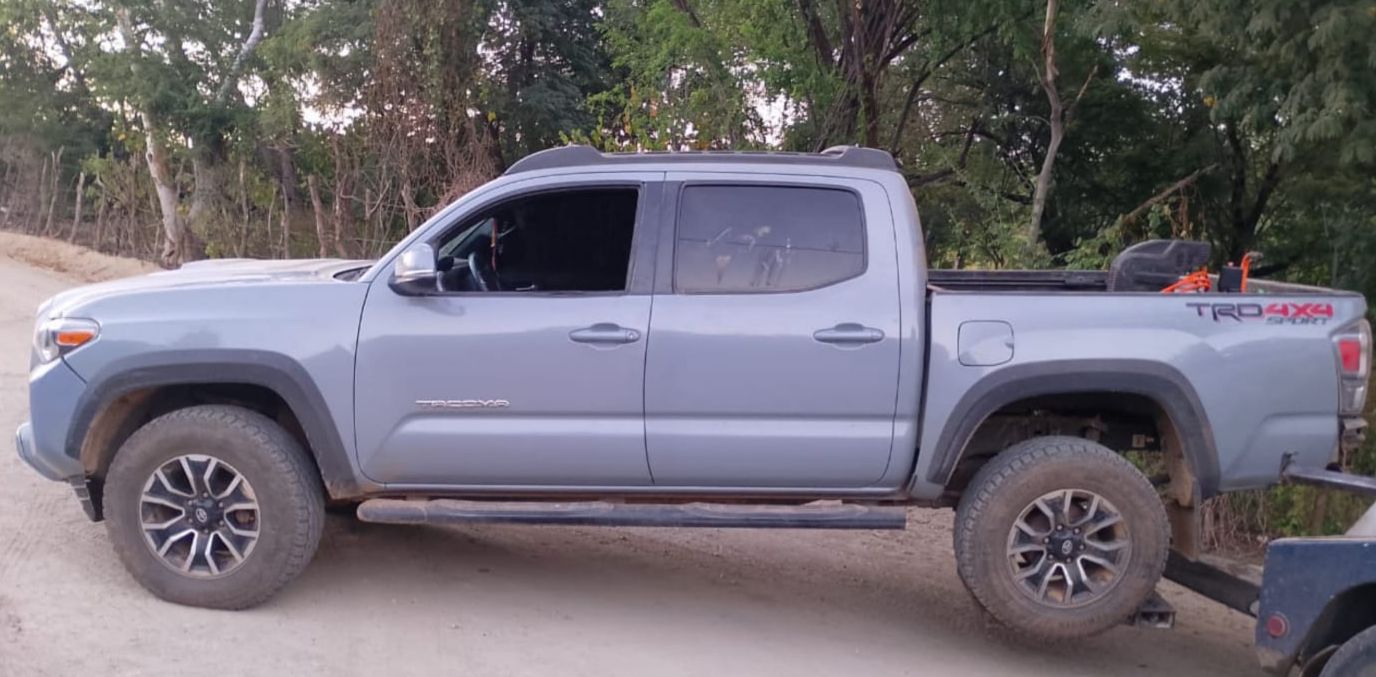 Vehículo asegurado tras operativo en Jesús María, Culiacán, Sin.