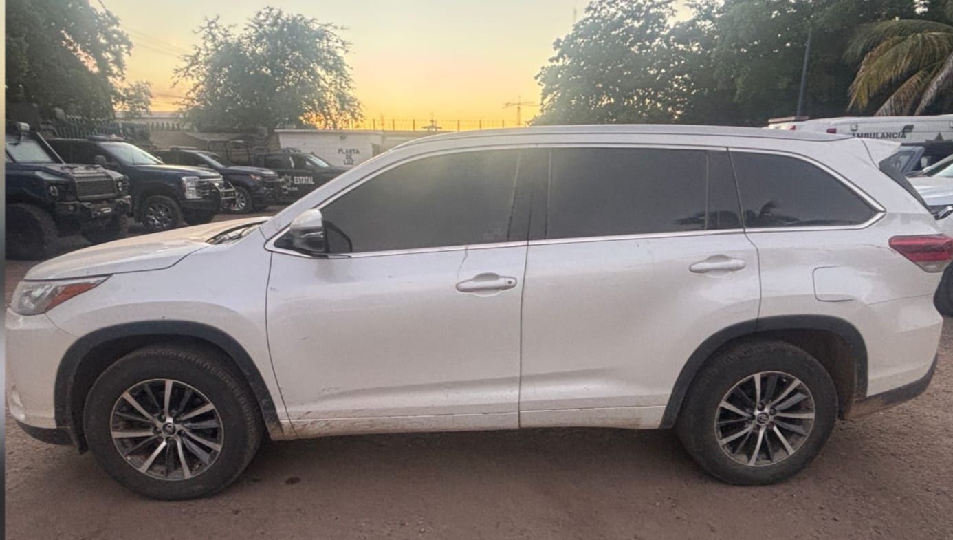 Vehículo asegurado tras operativo en Jesús María, Culiacán, Sin.