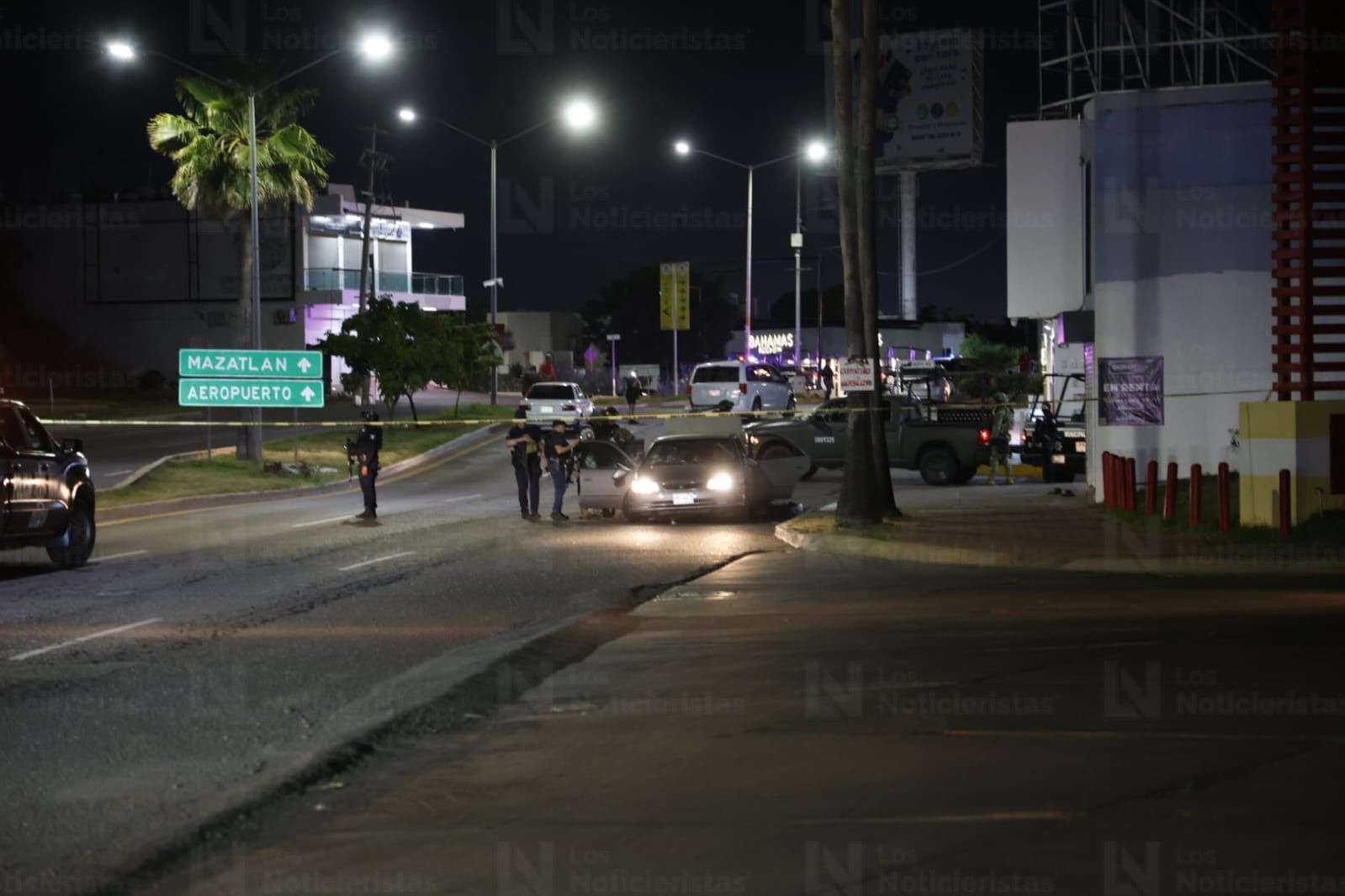 Autoridades de los tres niveles de gobierno resguardan la zona de balacera en Culiacán