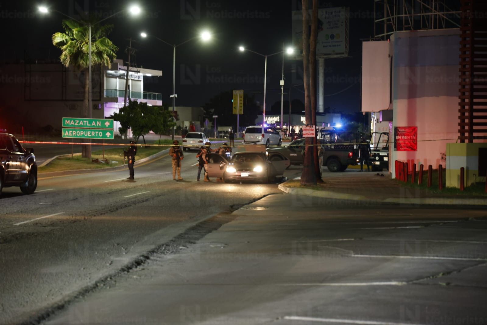 Autoridades de los tres niveles de gobierno resguardan la zona de balacera en Culiacán