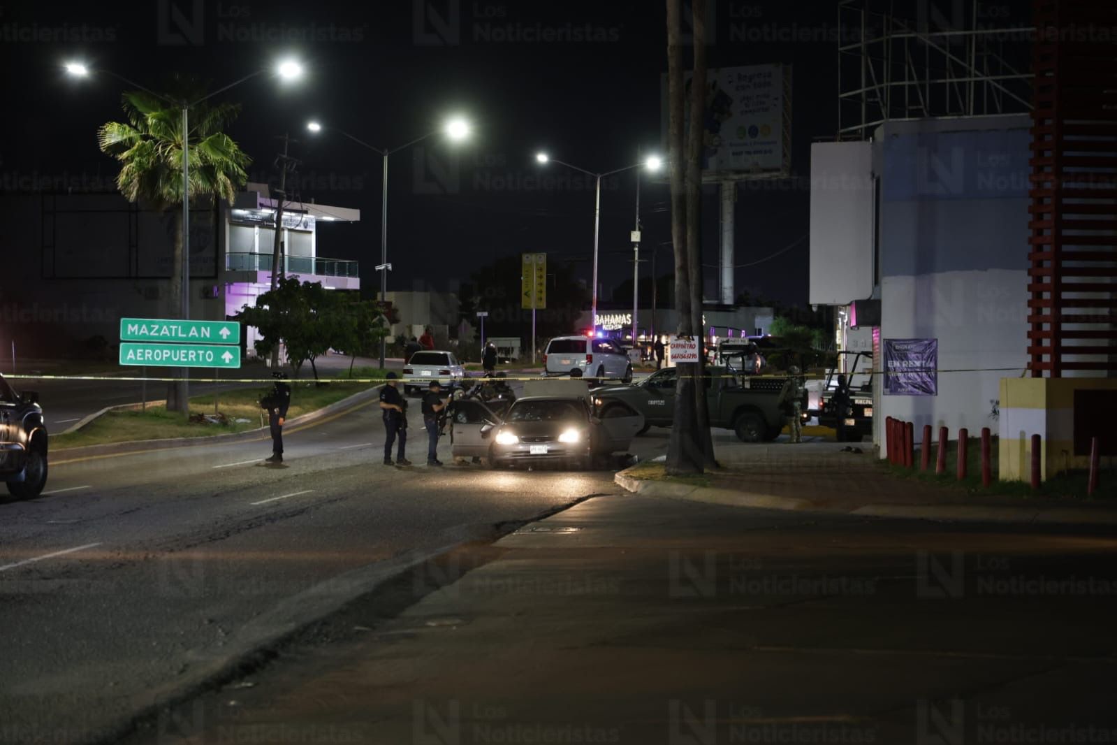 Autoridades de los tres niveles de gobierno resguardan la zona de balacera en Culiacán