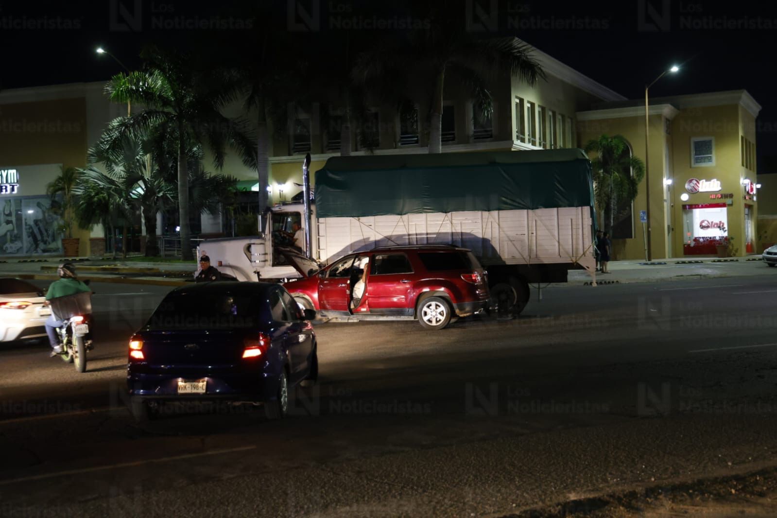 Autoridades de los tres niveles de gobierno resguardan la zona de balacera en Culiacán