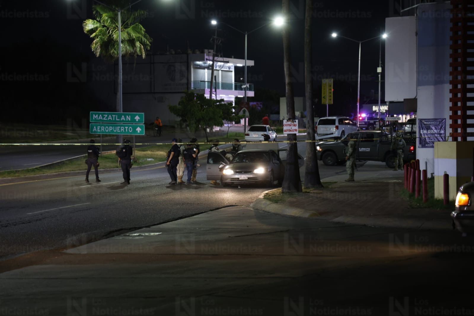 Autoridades de los tres niveles de gobierno resguardan la zona de balacera en Culiacán