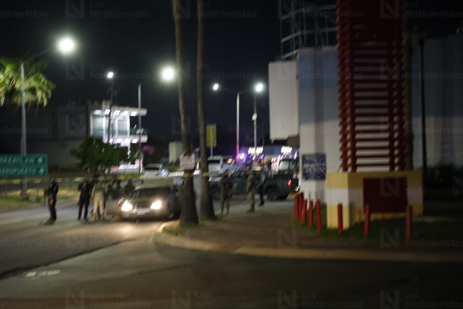 Autoridades de los tres niveles de gobierno resguardan la zona de balacera en Culiacán