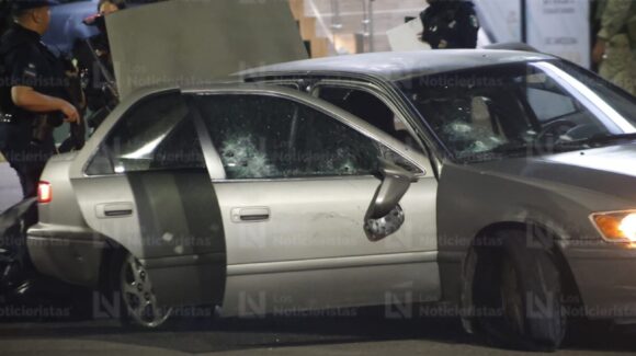 Quedaron en un Camry: Ejecutan con armas largas a dos hombres cerca de Plaza Carolinas, en el sector norte de Culiacán, Sinaloa
