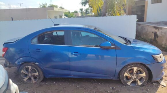 Recuperan policías municipales dos vehículos en Mazatlán, Sinaloa; uno robado y otro con placas falsas