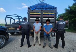 Vehículo en el que transportaban 300 kilos de mariguana en Tabasco y los detenidos