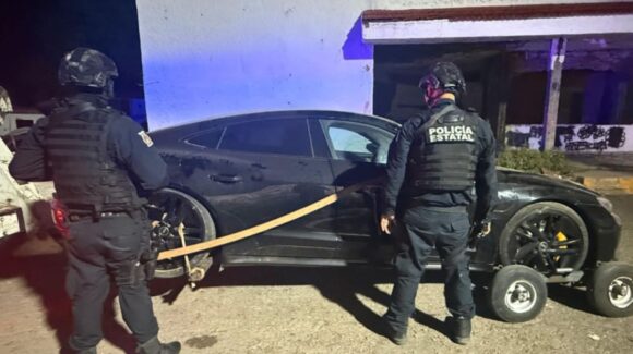 Elementos de la PEP recuperan dos Audi y una moto robada, en el municipio de Culiacán