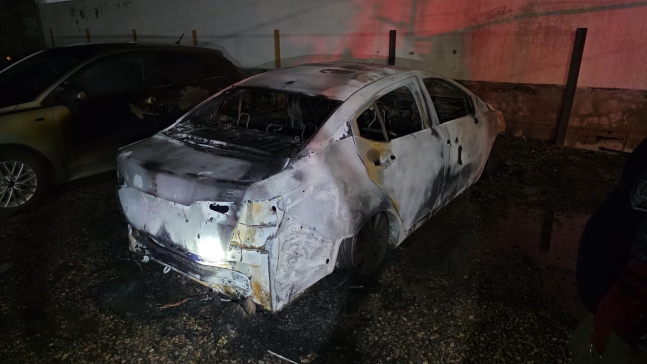 vehículos consumidos por el fuego en los mochis