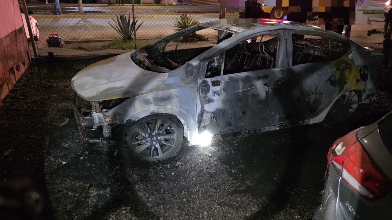 vehículos consumidos por el fuego en los mochis
