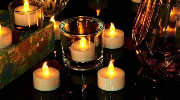 Bomberos de Mazatlán, Sinaloa, llaman a cambiar veladoras de cera por las de baterías en altares de muertos