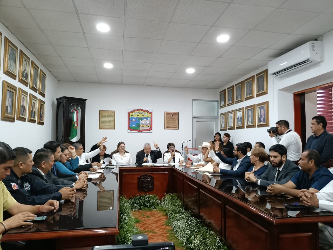 Víctor Díaz entrega su primer informe de gobierno al Ayto. de Escuinapa. Sin.
