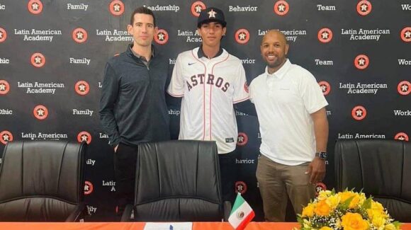 A Houston: Vísmar Dagnino firma con los Astros y dará sus primeros pasos rumbo a Grandes Ligas