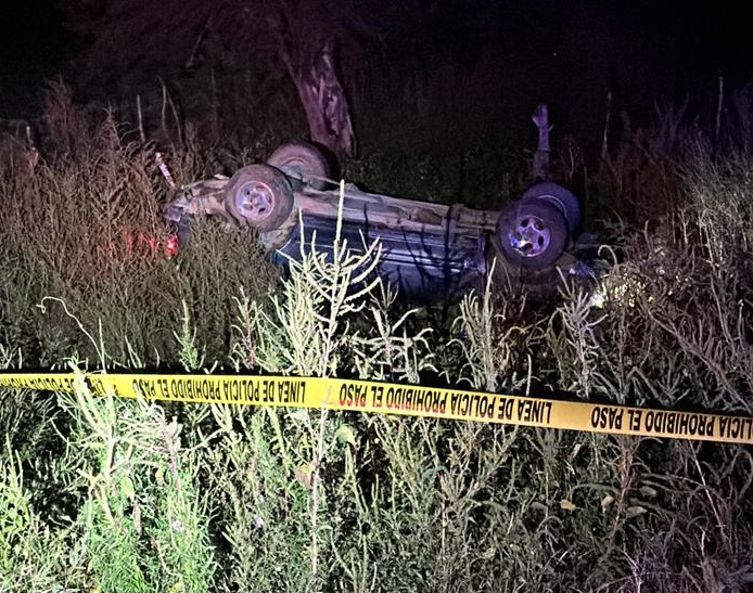 Vagoneta volcada en Choix, Sinaloa