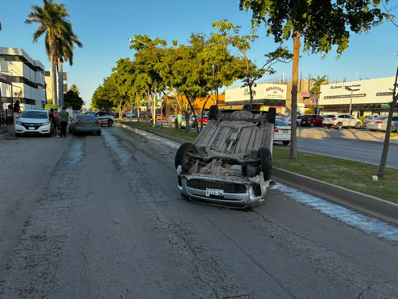 Choque entre dos vehículos en el sector Scally de Los Mochis, Sin.