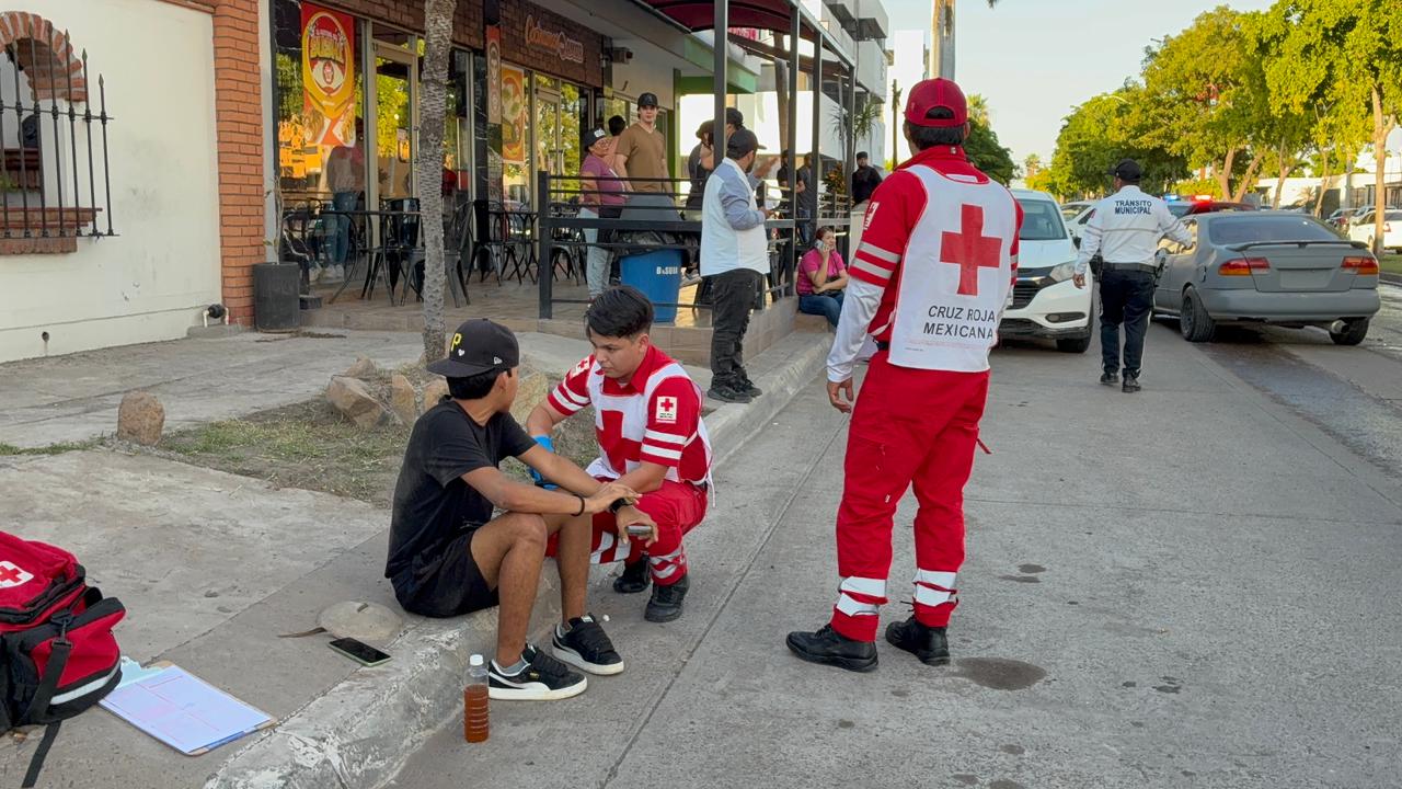Herido tras choque entre dos vehículos en el sector Scally de Los Mochis, Sin.