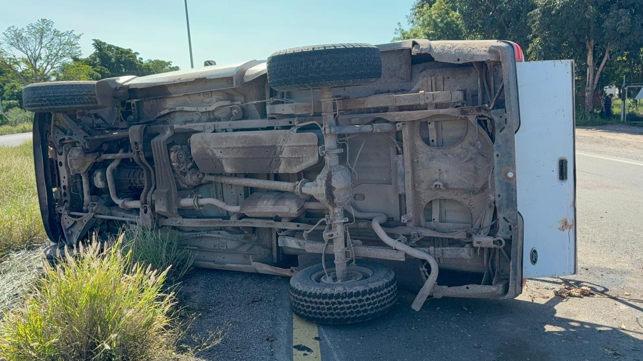 volcadura en las calaveras ahome camioneta