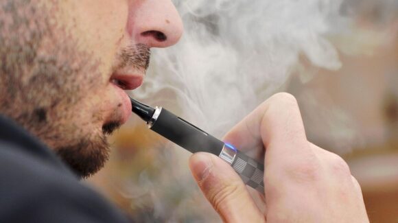Diputados bajo presión ante inminente votación para prohibir vapeadores, dice coordinador de Morena