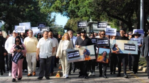 Más de 200 abogados marchan en Tijuana para exigir justicia por colega asesinada