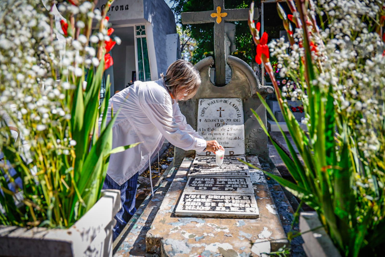 Familiares visitaron este Dia de Muertos a los Coroneles Clara y Mateo de La Rocha