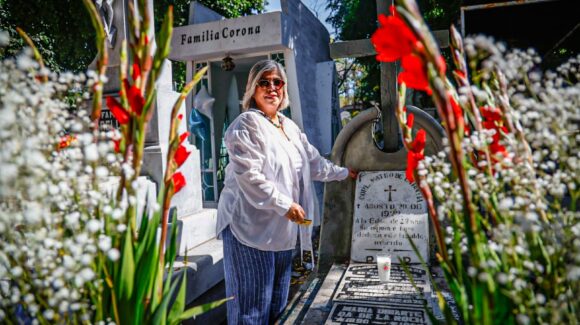 Familiares de los Coroneles Clara y Mateo de la Rocha mantiene vivo su legado, visitaron a los revolucionarios en Culiacán