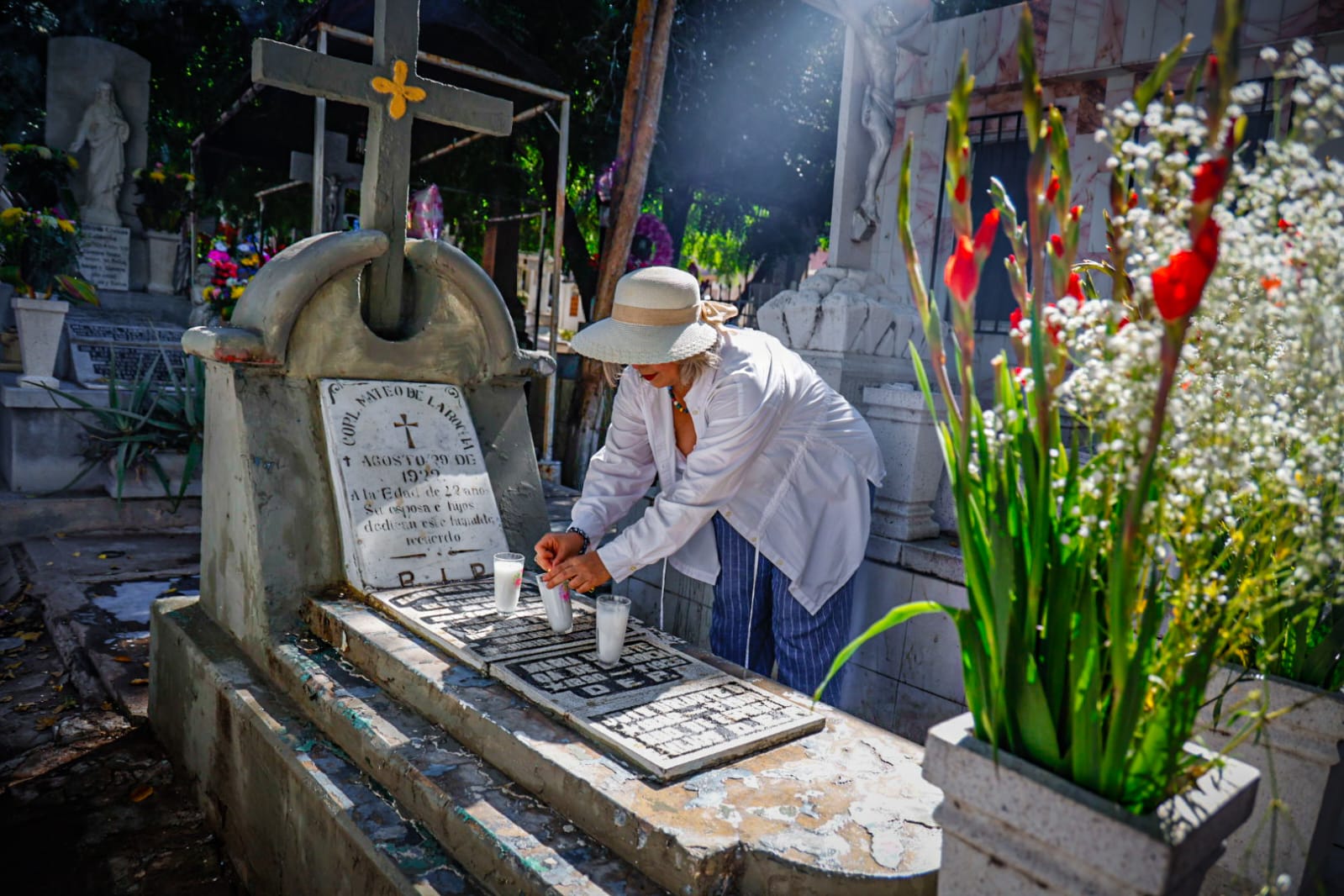 Familiares visitaron este Dia de Muertos a los Coroneles Clara y Mateo de La Rocha